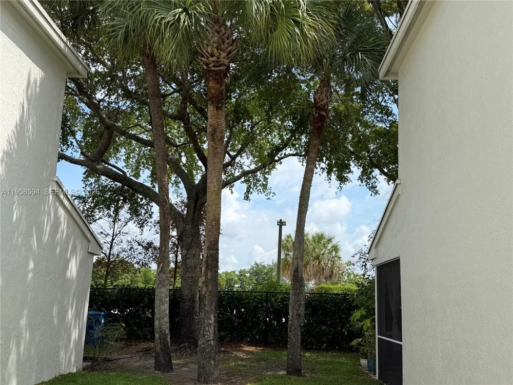 271 Duval Ct Weston, FL 33326