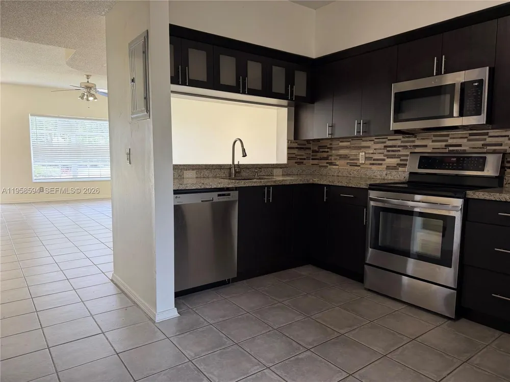 271 Duval Ct Weston, FL 33326