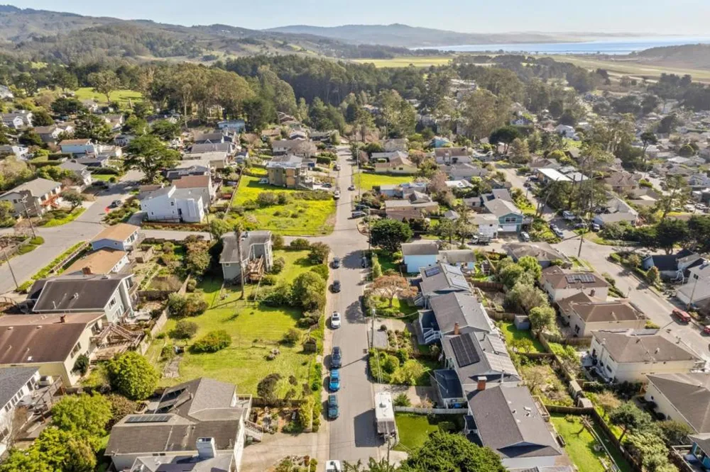751 Sierra Street Moss Beach, CA 94038