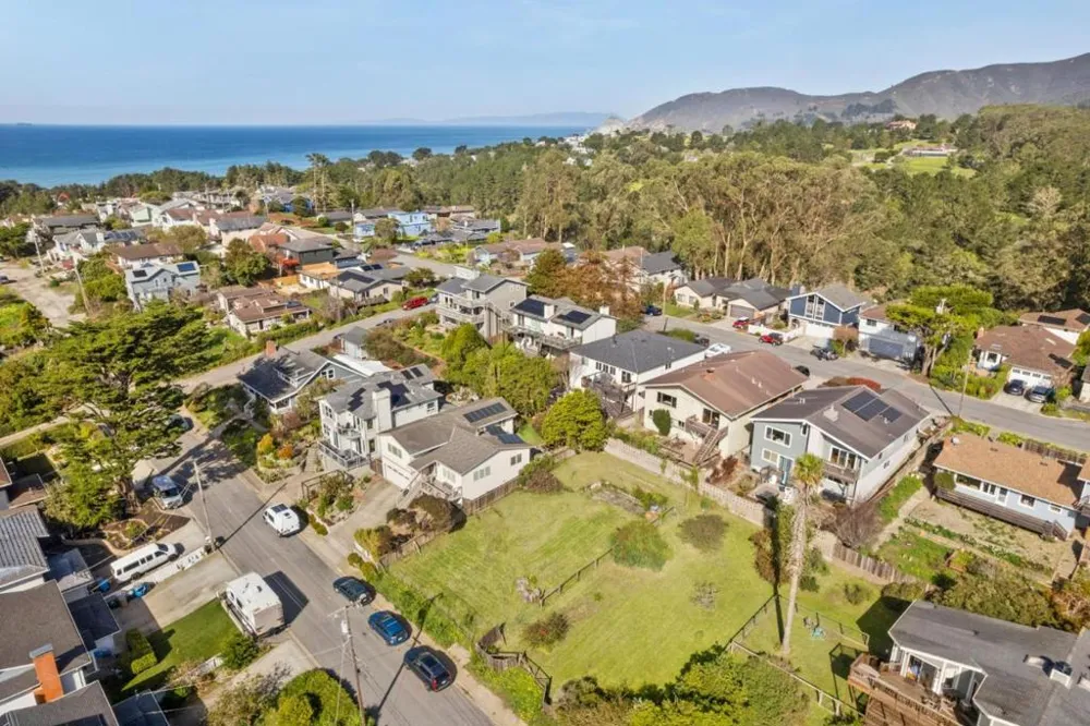 751 Sierra Street Moss Beach, CA 94038
