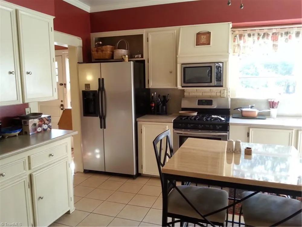 216 W Hunter Street Madison, NC 27025