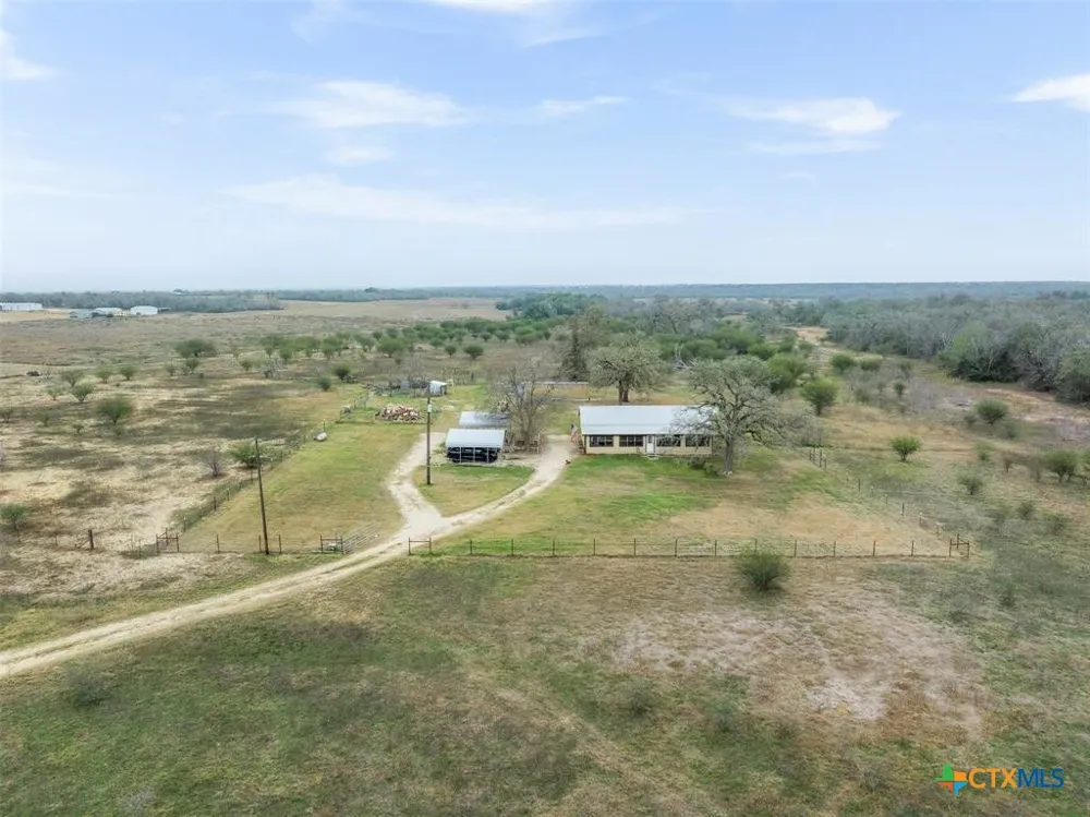 4025 County Road 284 Harwood, TX 78632