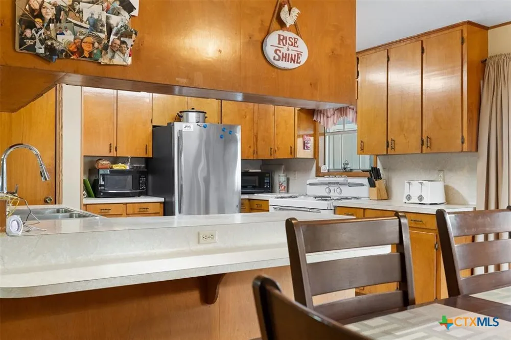 4025 County Road 284 Harwood, TX 78632