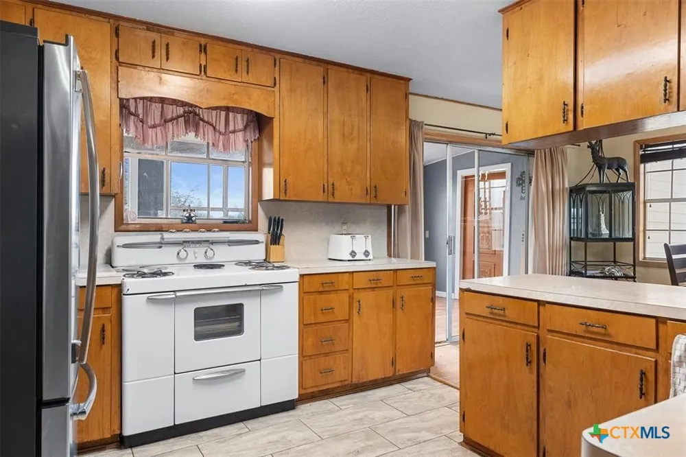 4025 County Road 284 Harwood, TX 78632