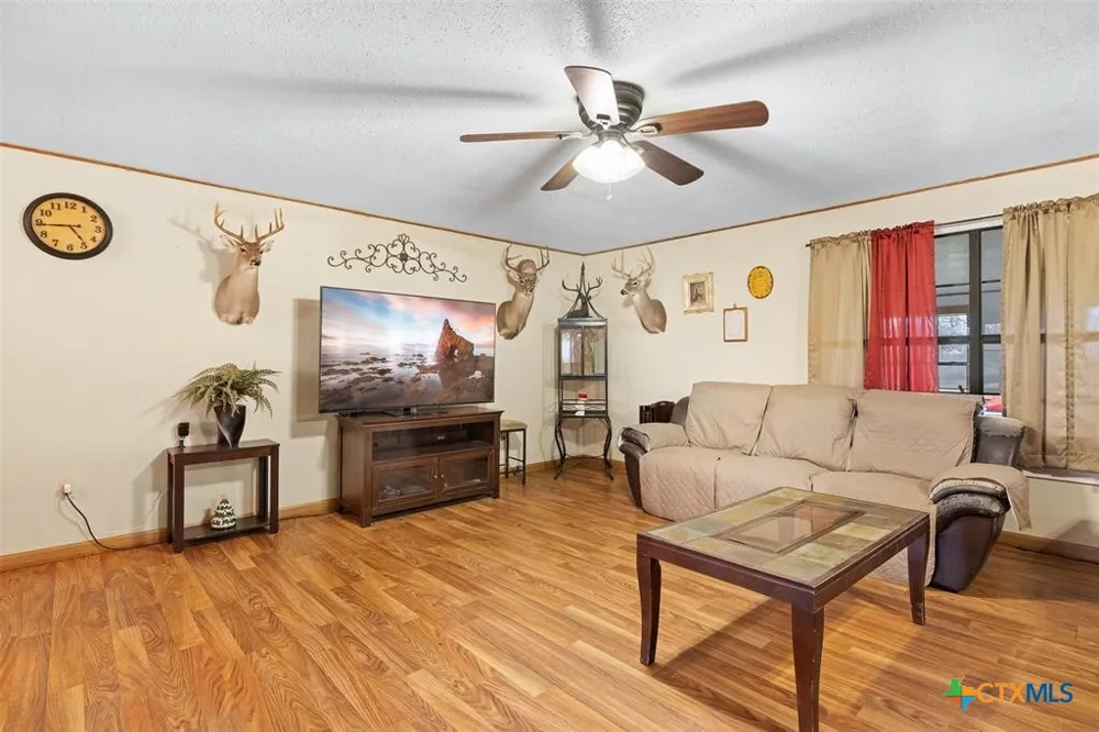 4025 County Road 284 Harwood, TX 78632