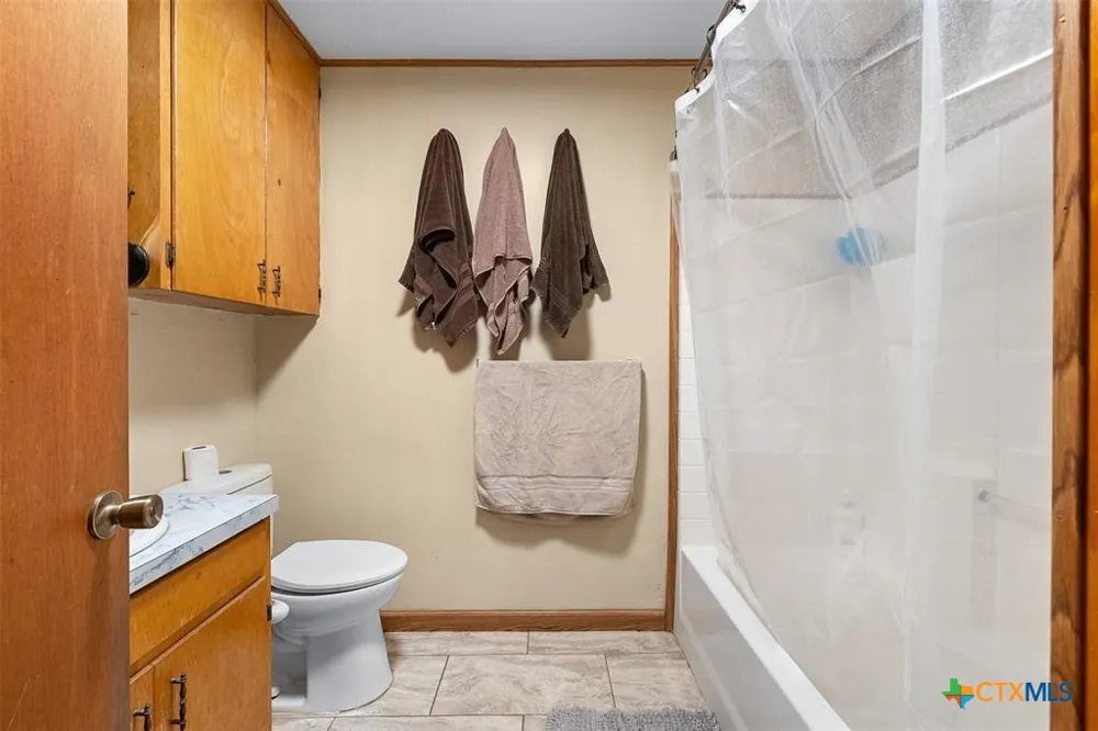 4025 County Road 284 Harwood, TX 78632