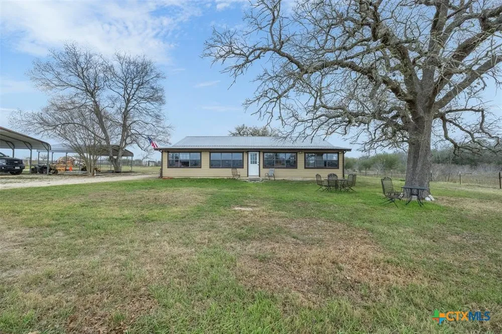 4025 County Road 284 Harwood, TX 78632