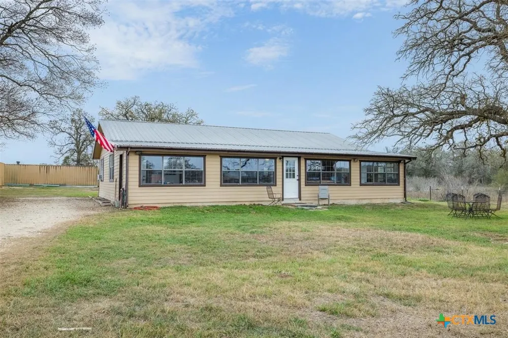 4025 County Road 284 Harwood, TX 78632