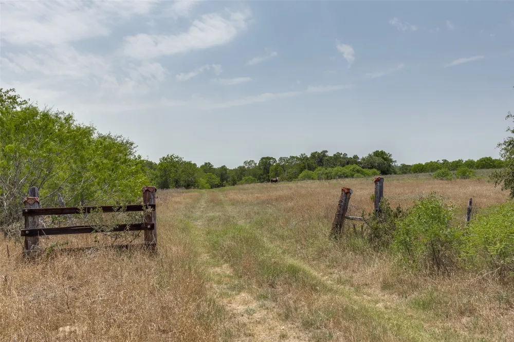 9557 Fm 86 Lockhart, TX 78644