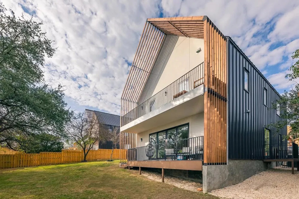 2103 Crazyhorse Pass