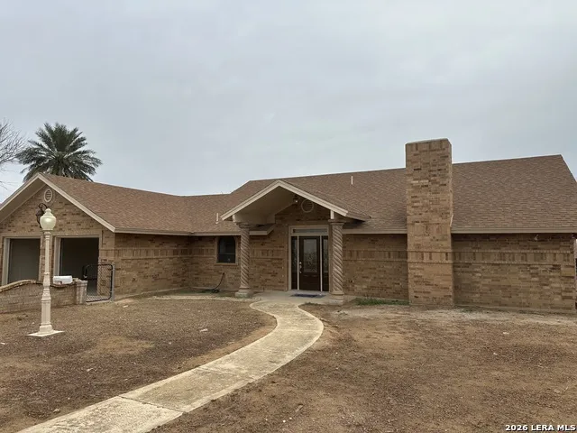 703 9th Carrizo Springs, TX 78834