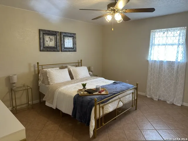703 9th Carrizo Springs, TX 78834