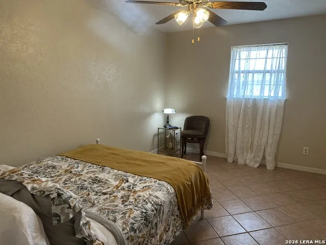703 9th Carrizo Springs, TX 78834