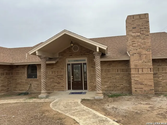 703 9th Carrizo Springs, TX 78834