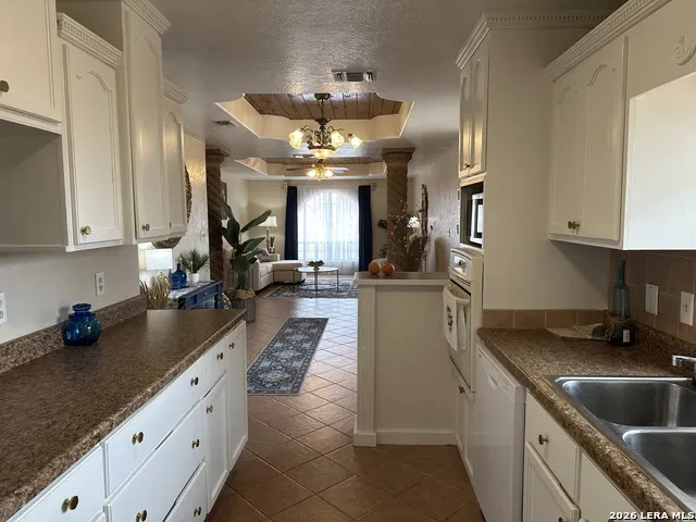 703 9th Carrizo Springs, TX 78834
