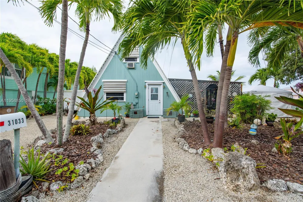31033 Hibiscus Dr Big Pine, FL 33043