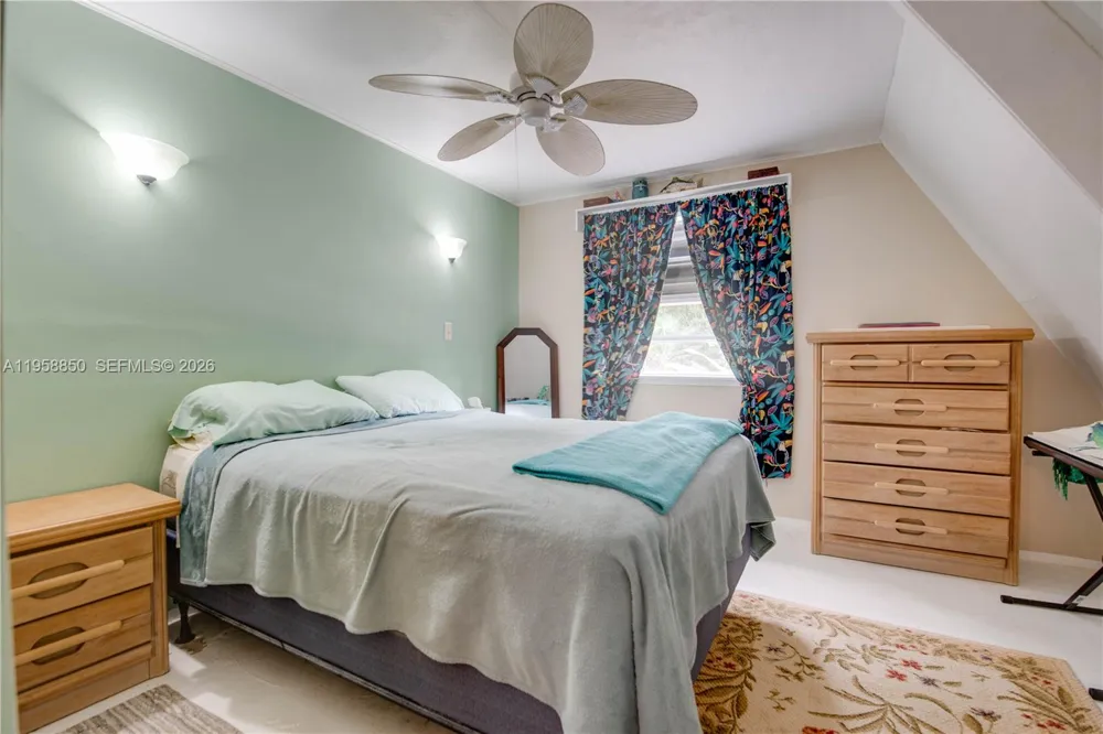 31033 Hibiscus Dr Big Pine, FL 33043