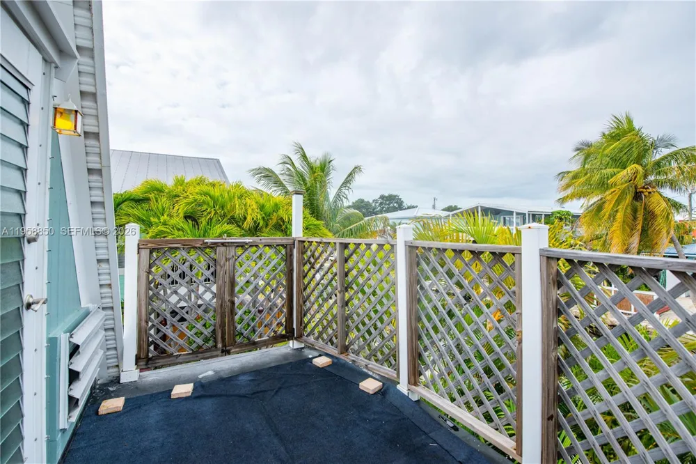 31033 Hibiscus Dr Big Pine, FL 33043
