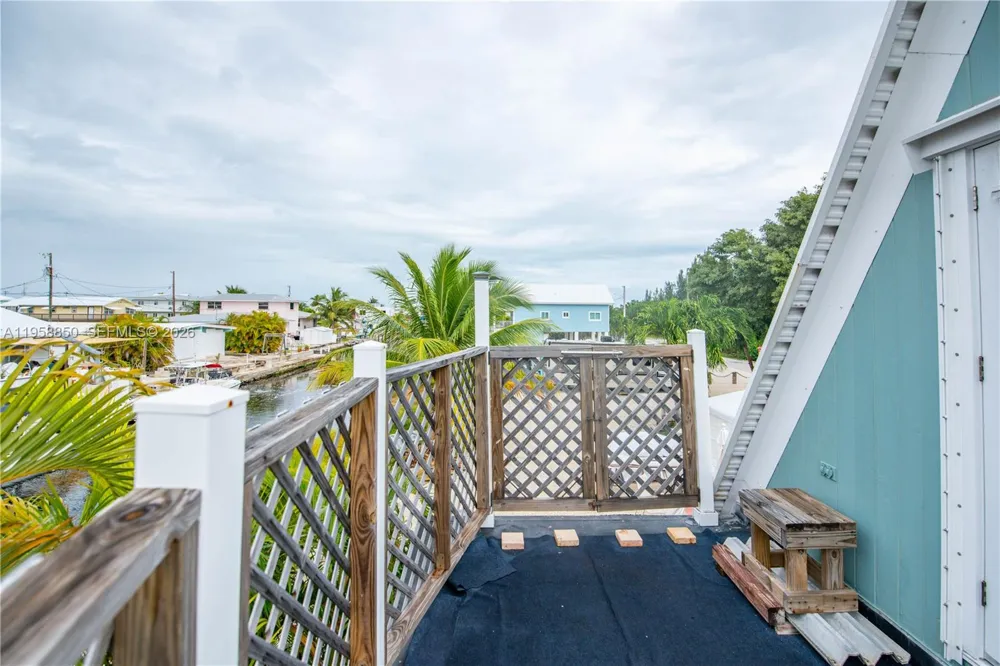 31033 Hibiscus Dr Big Pine, FL 33043