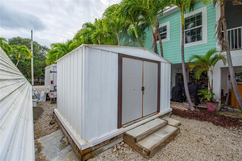 31033 Hibiscus Dr Big Pine, FL 33043