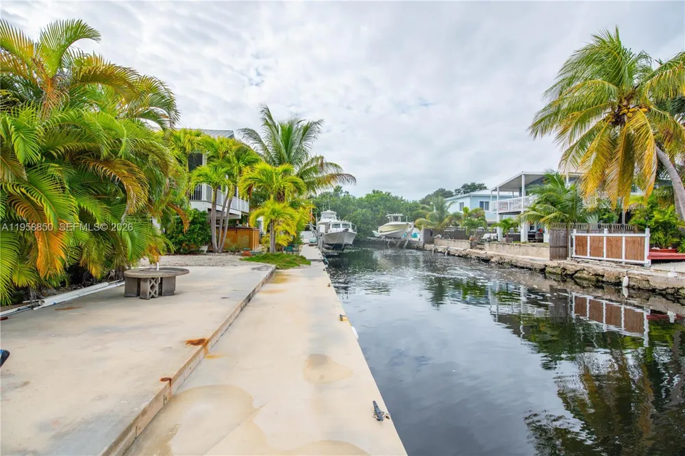 31033 Hibiscus Dr Big Pine, FL 33043