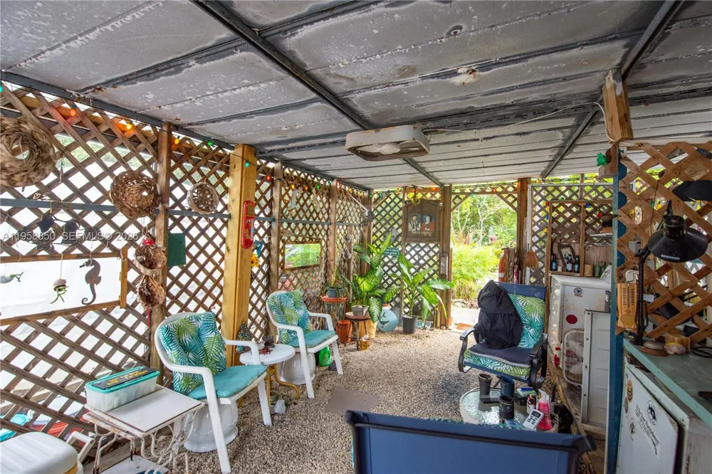 31033 Hibiscus Dr Big Pine, FL 33043