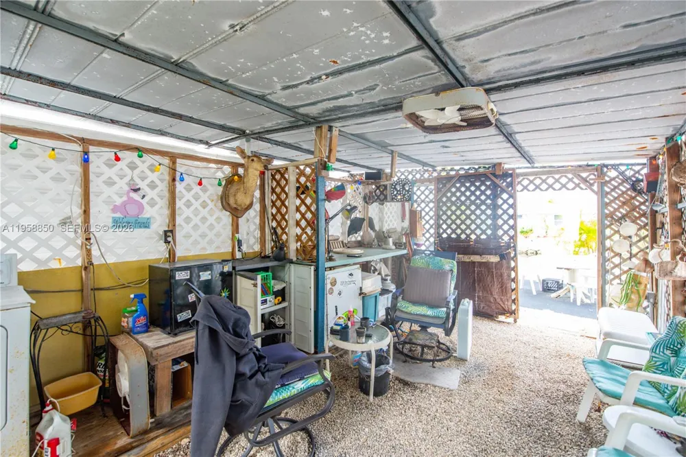 31033 Hibiscus Dr Big Pine, FL 33043