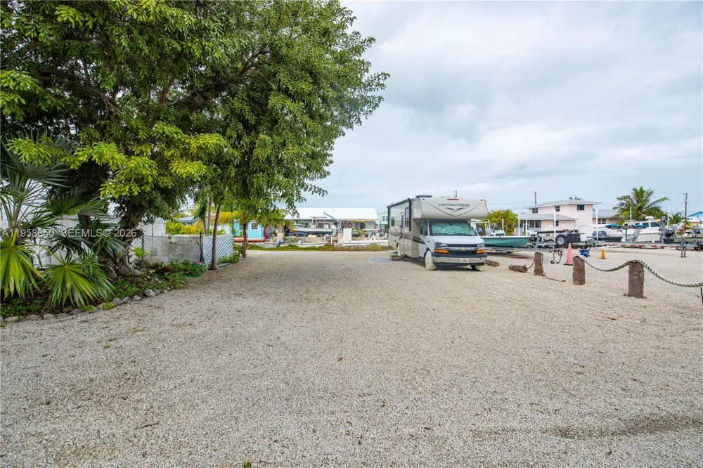 31033 Hibiscus Dr Big Pine, FL 33043