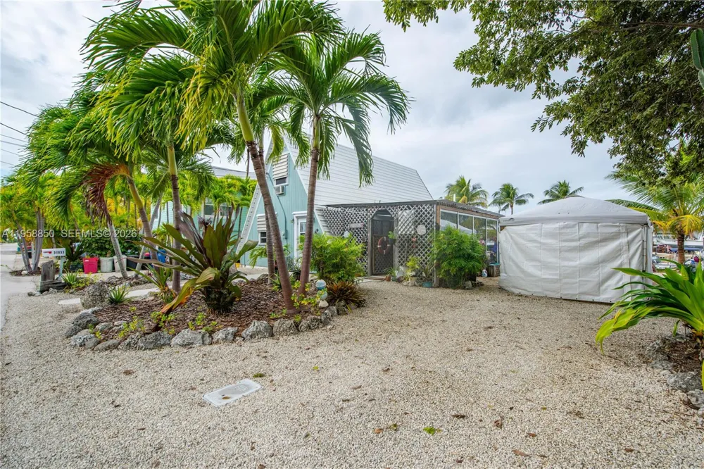 31033 Hibiscus Dr Big Pine, FL 33043
