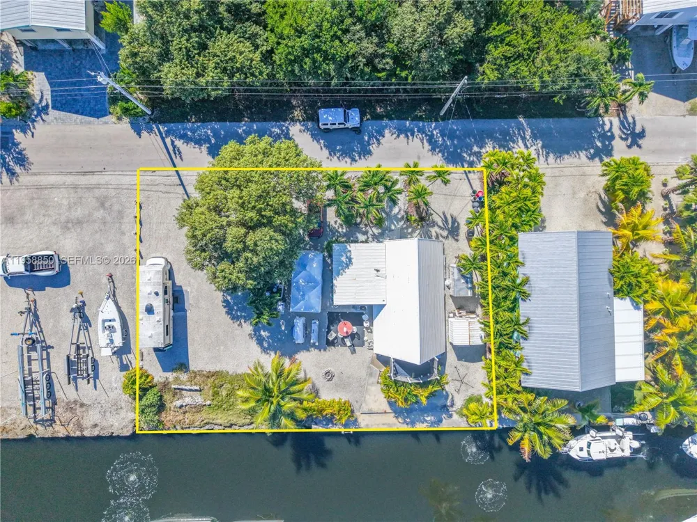 31033 Hibiscus Dr Big Pine, FL 33043