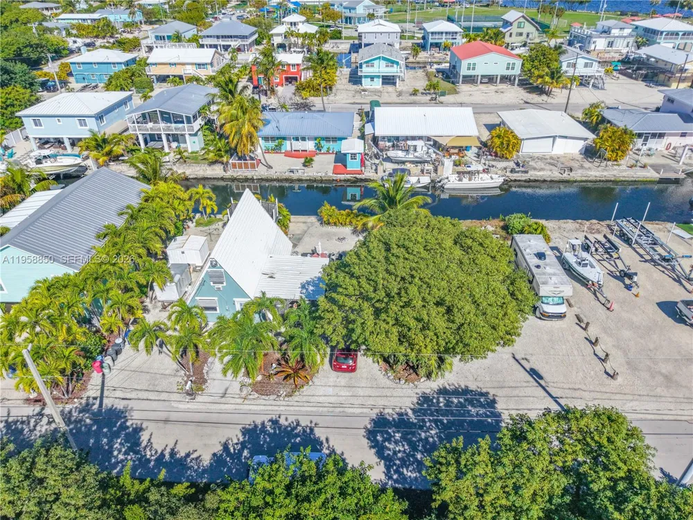 31033 Hibiscus Dr Big Pine, FL 33043