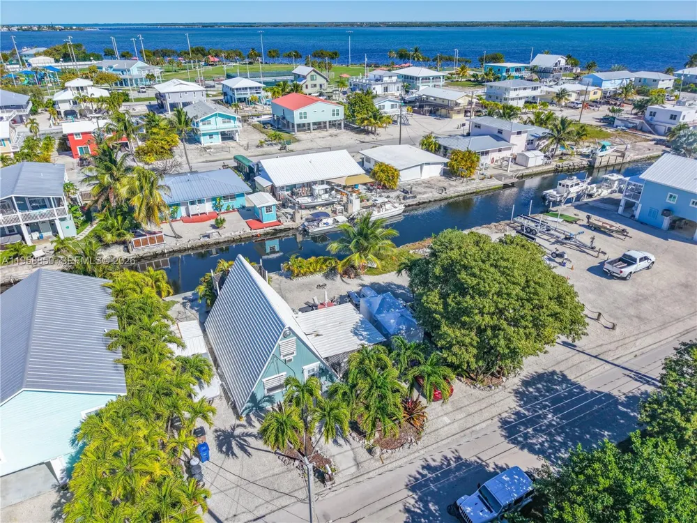 31033 Hibiscus Dr Big Pine, FL 33043