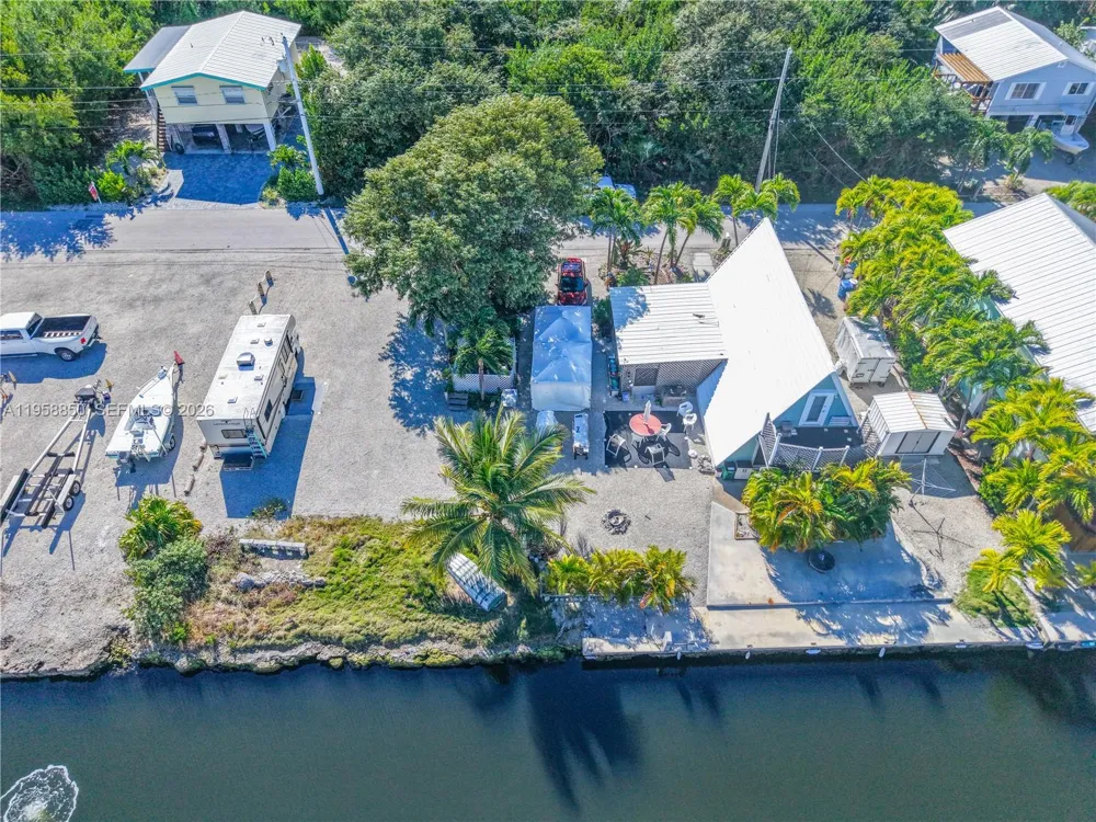 31033 Hibiscus Dr Big Pine, FL 33043