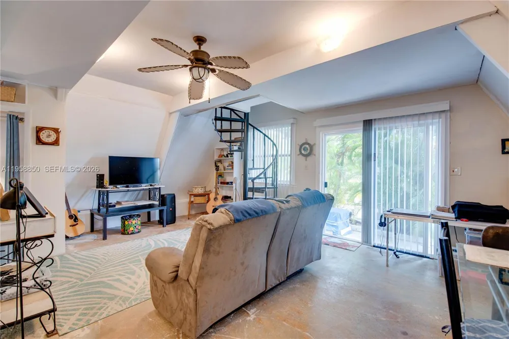 31033 Hibiscus Dr Big Pine, FL 33043