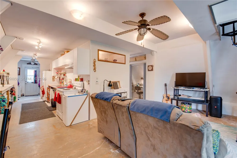 31033 Hibiscus Dr Big Pine, FL 33043
