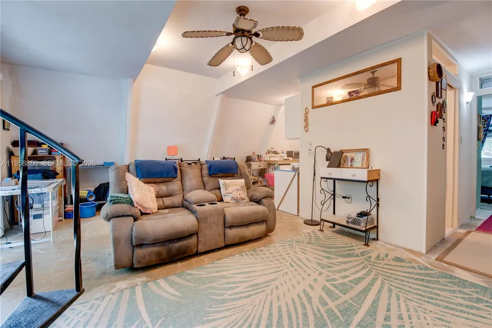 31033 Hibiscus Dr Big Pine, FL 33043