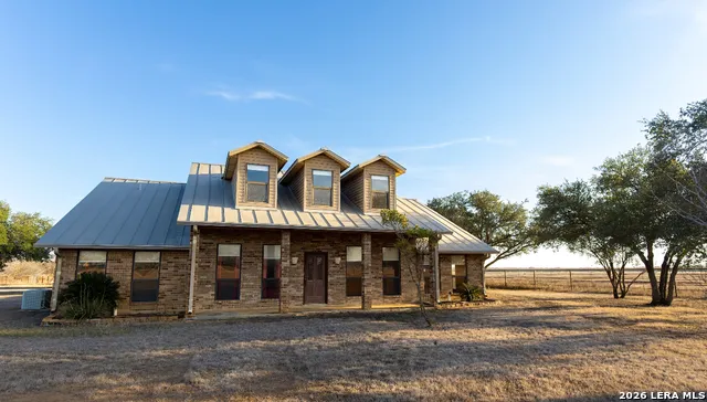 375 Bluntzer Rd Jourdanton, TX 78026
