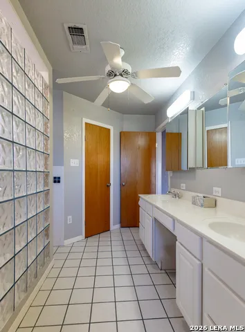 375 Bluntzer Rd Jourdanton, TX 78026