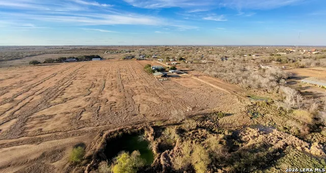 375 Bluntzer Rd Jourdanton, TX 78026