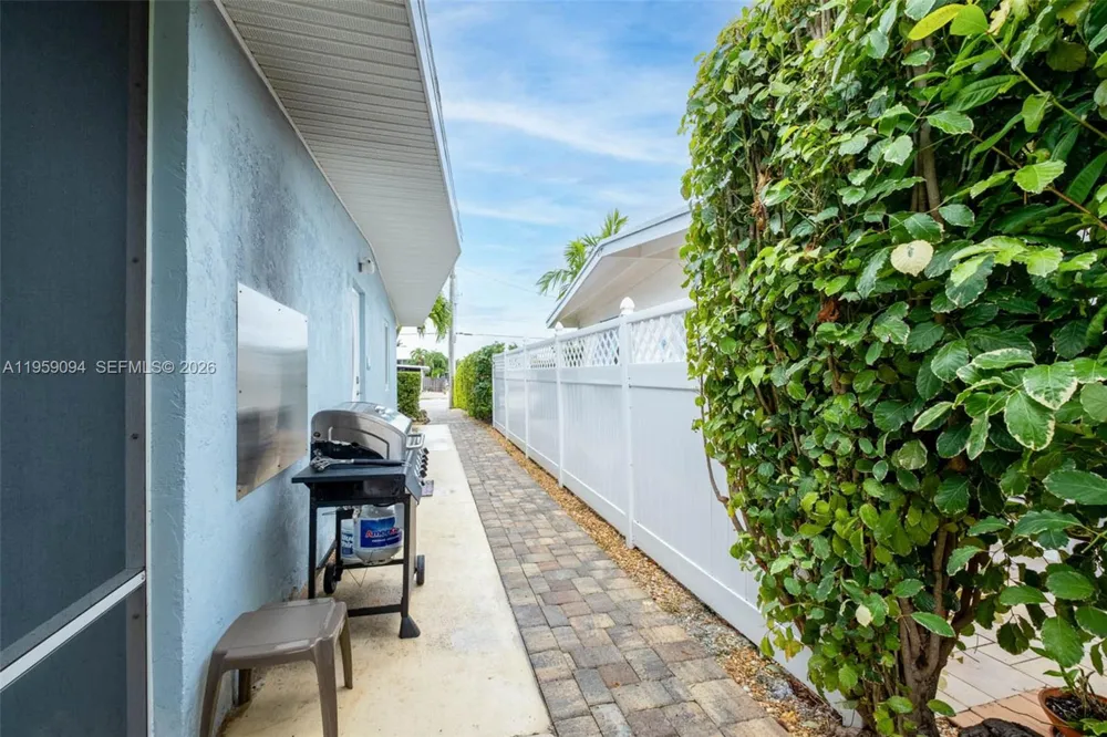 410 10th St Key Colony, FL 33051