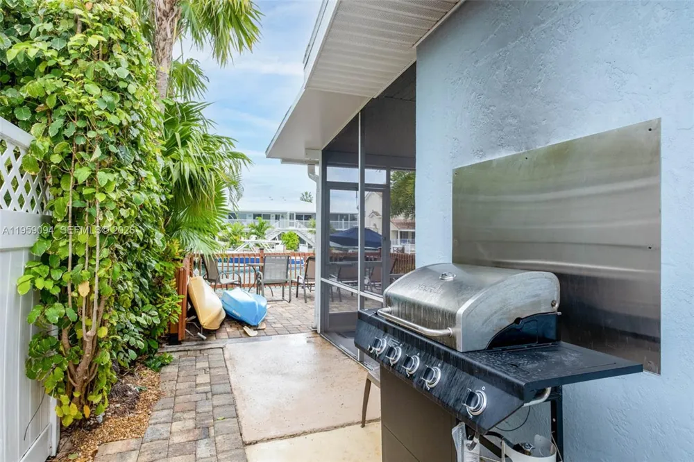 410 10th St Key Colony, FL 33051