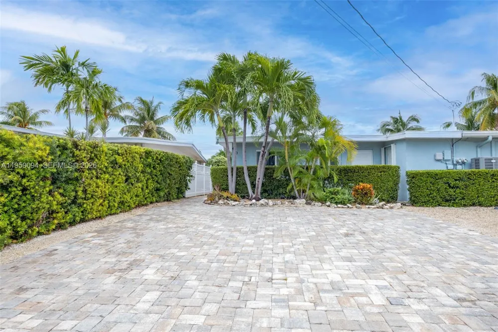 410 10th St Key Colony, FL 33051