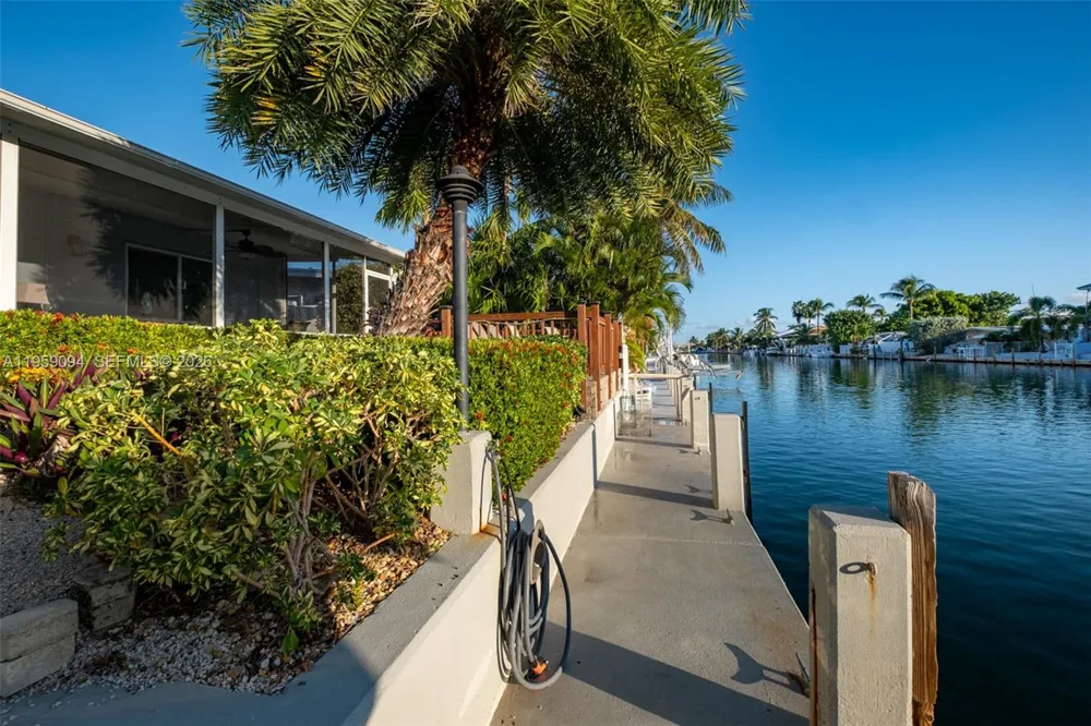 410 10th St Key Colony, FL 33051
