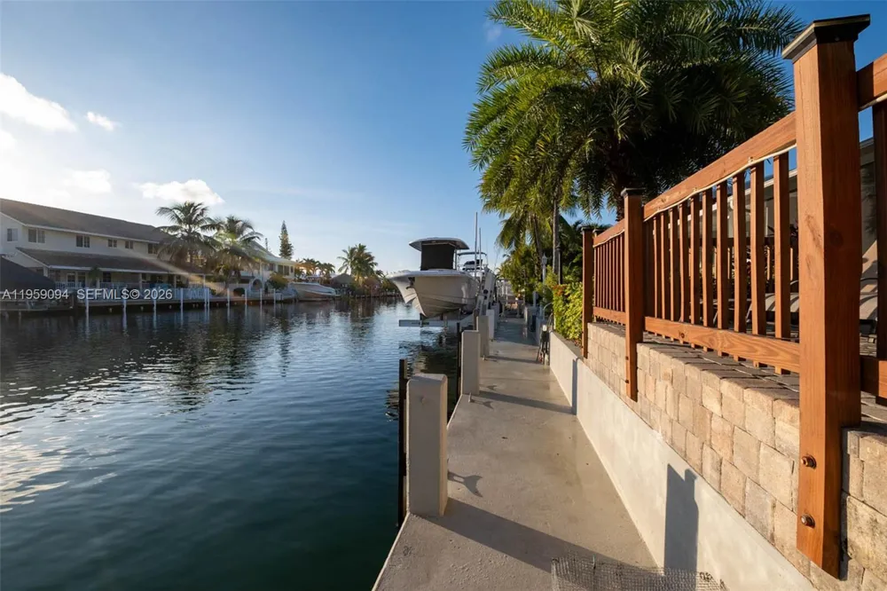 410 10th St Key Colony, FL 33051