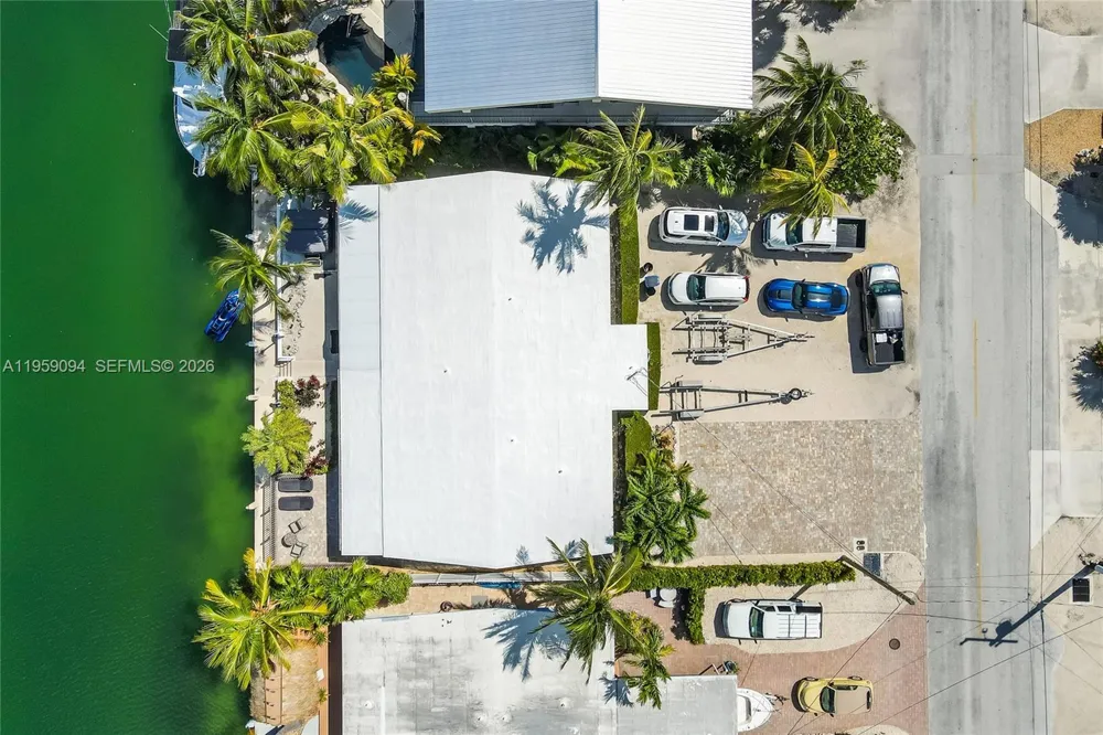 410 10th St Key Colony, FL 33051