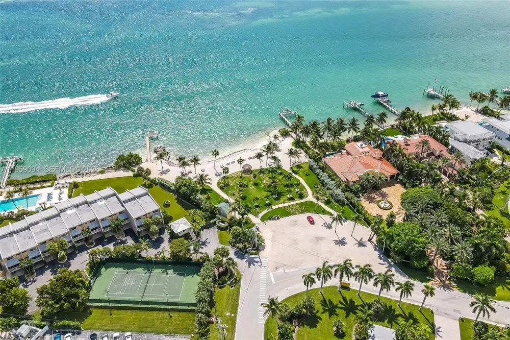 410 10th St Key Colony, FL 33051