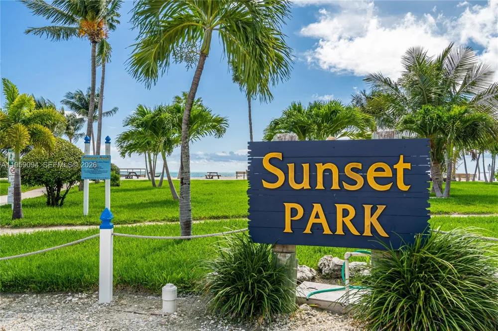410 10th St Key Colony, FL 33051