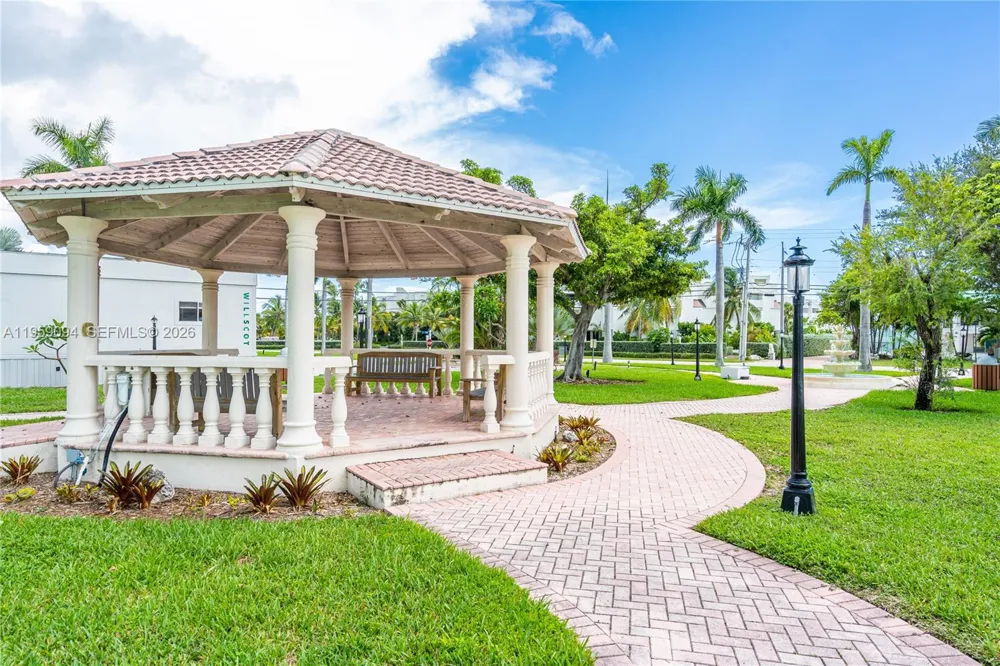 410 10th St Key Colony, FL 33051