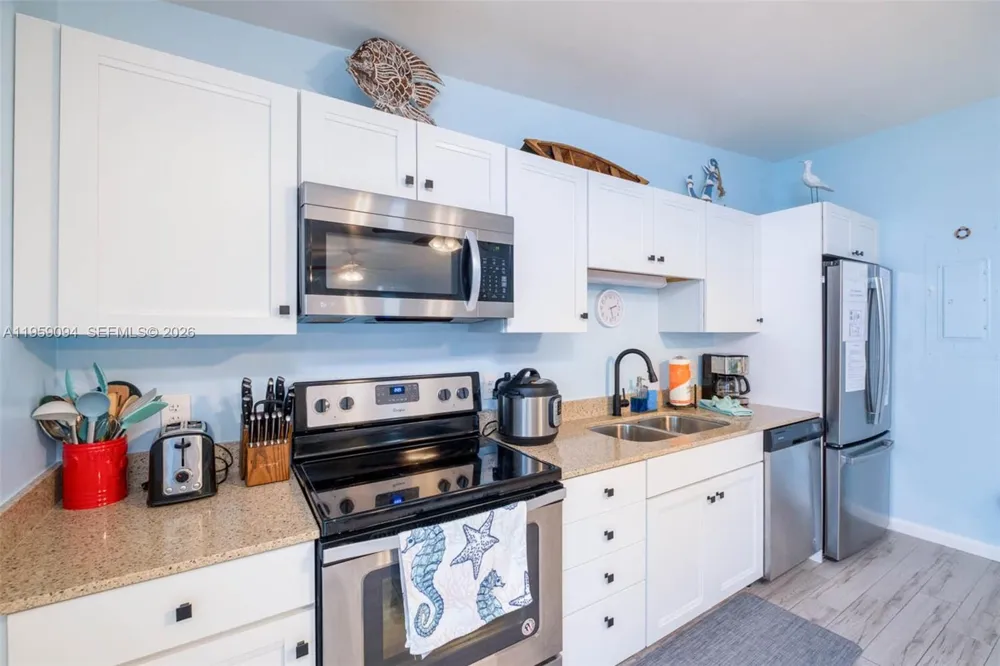 410 10th St Key Colony, FL 33051