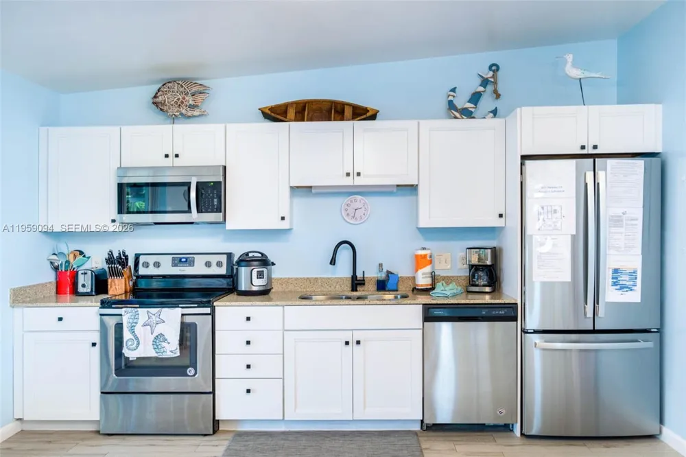 410 10th St Key Colony, FL 33051